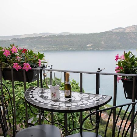 B&B Carpe Diem Vista Lago กัสเตลกันดอลโฟ ภายนอก รูปภาพ
