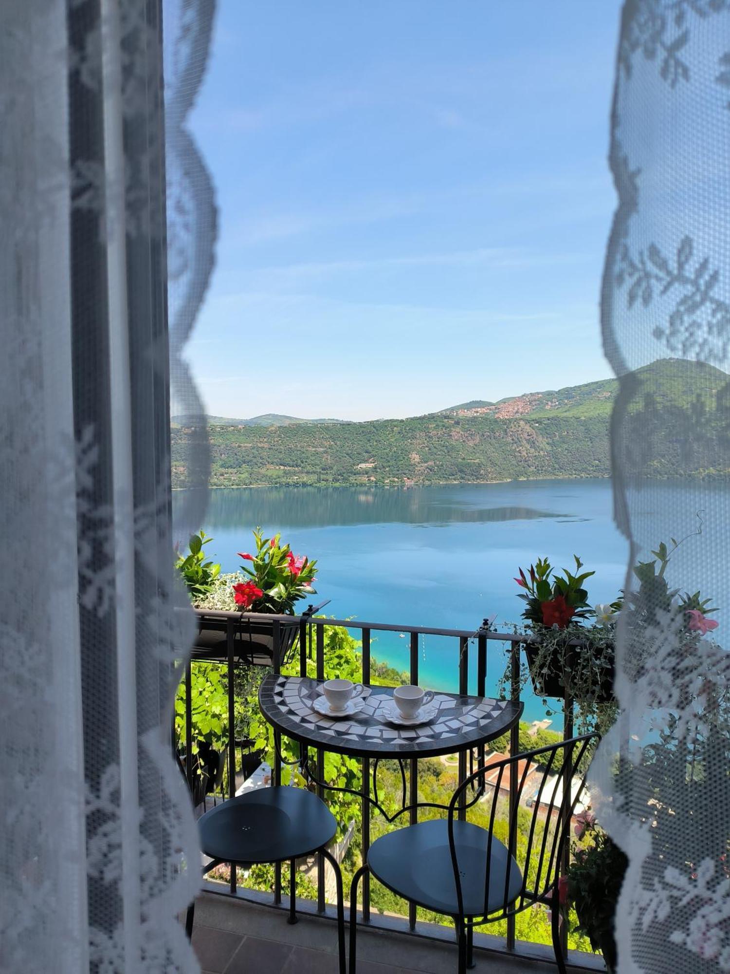 B&B Carpe Diem Vista Lago กัสเตลกันดอลโฟ ภายนอก รูปภาพ