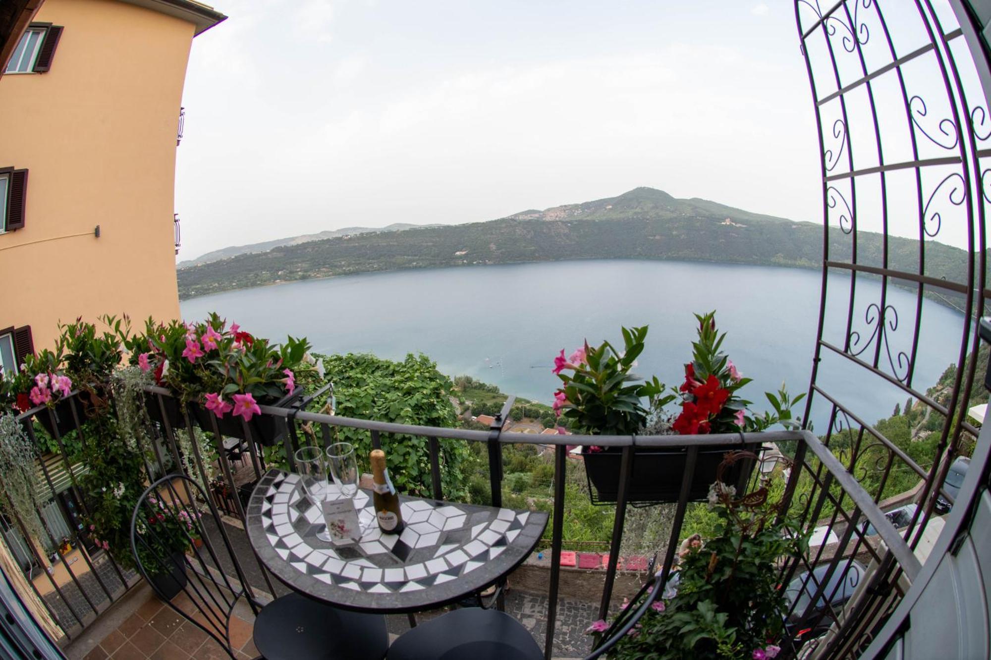 B&B Carpe Diem Vista Lago กัสเตลกันดอลโฟ ภายนอก รูปภาพ