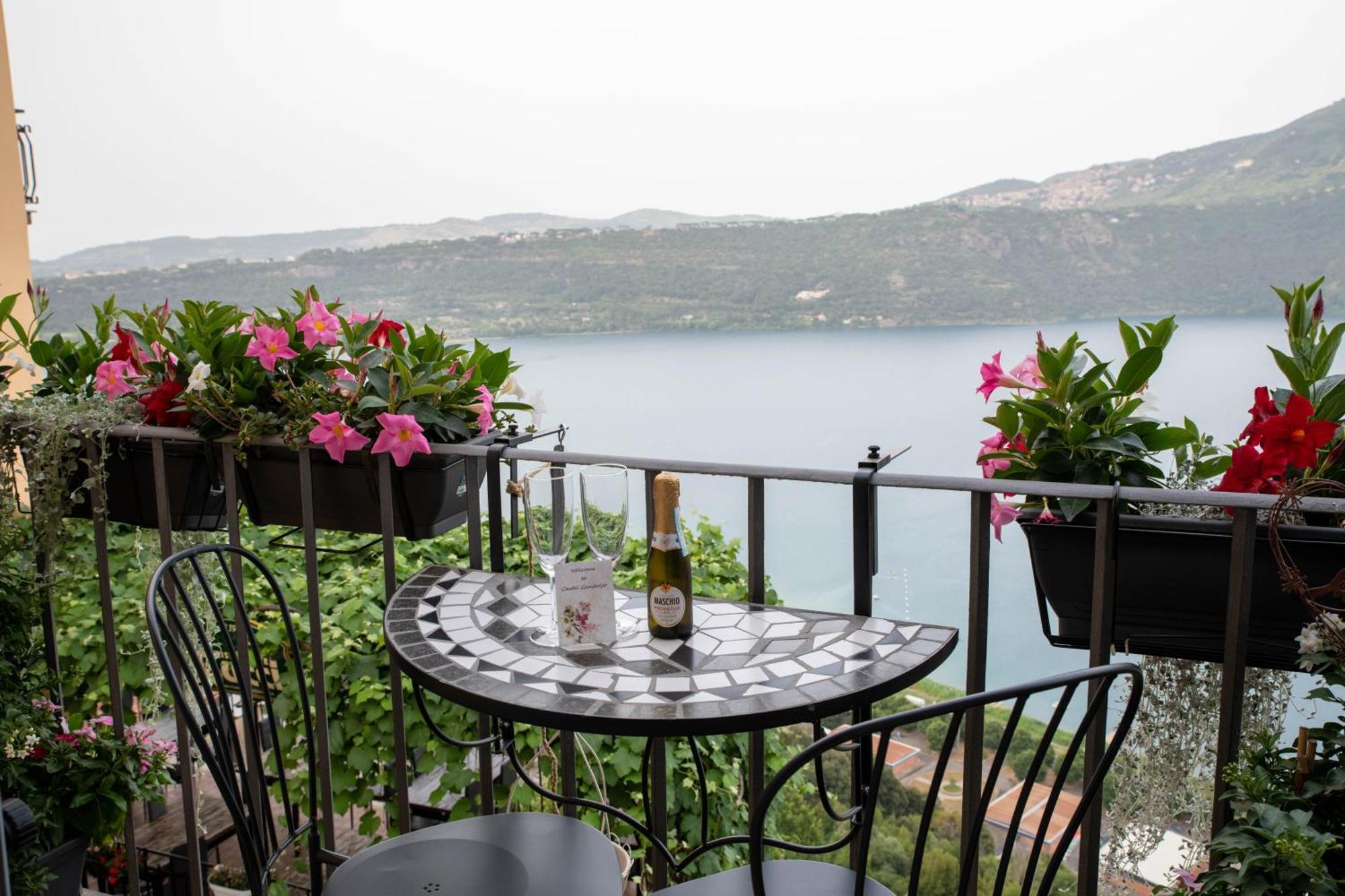 B&B Carpe Diem Vista Lago กัสเตลกันดอลโฟ ภายนอก รูปภาพ