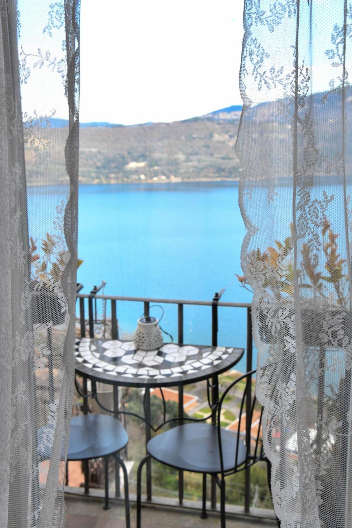 B&B Carpe Diem Vista Lago กัสเตลกันดอลโฟ ภายนอก รูปภาพ