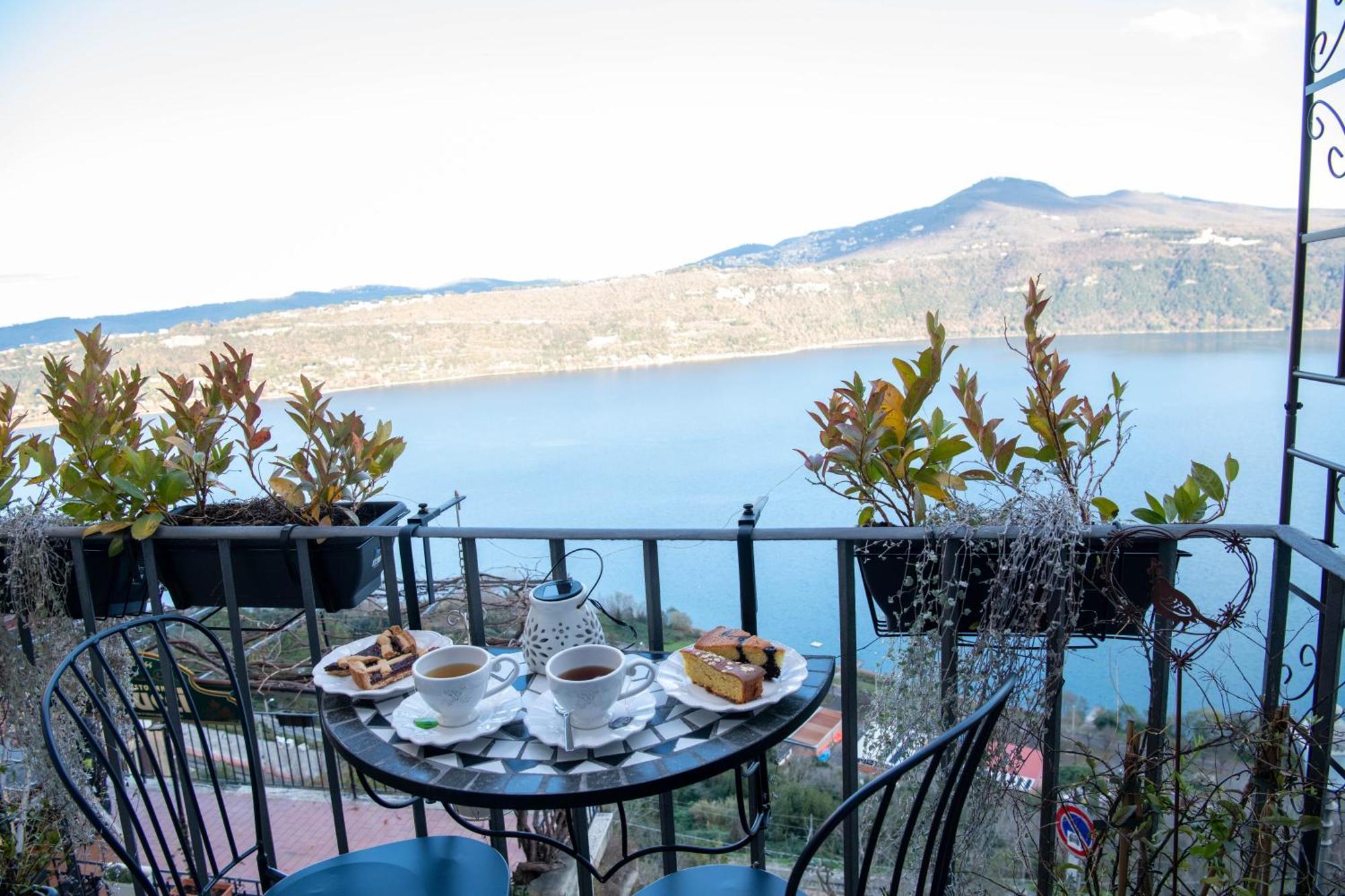 B&B Carpe Diem Vista Lago กัสเตลกันดอลโฟ ภายนอก รูปภาพ