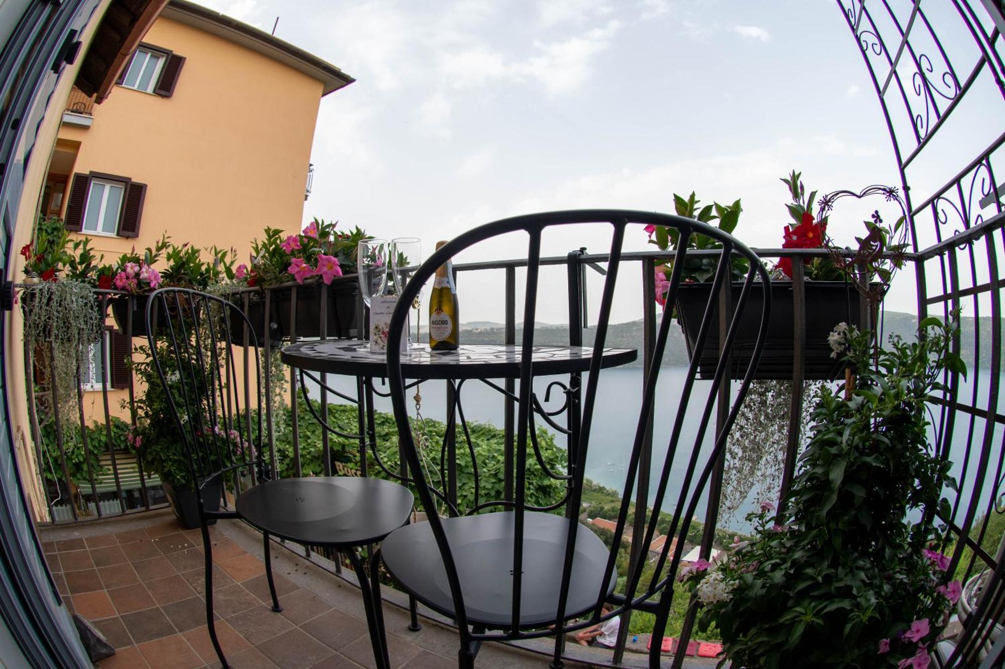 B&B Carpe Diem Vista Lago กัสเตลกันดอลโฟ ภายนอก รูปภาพ