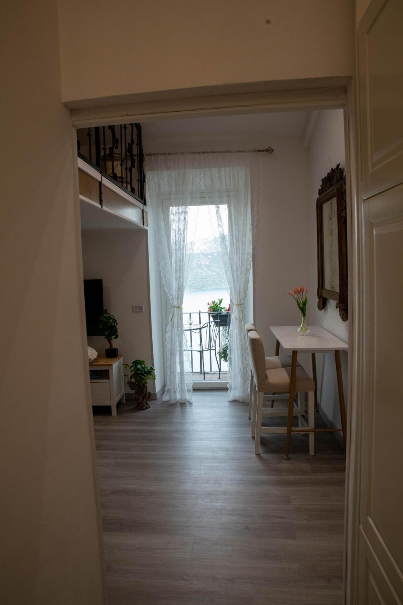 B&B Carpe Diem Vista Lago กัสเตลกันดอลโฟ ภายนอก รูปภาพ
