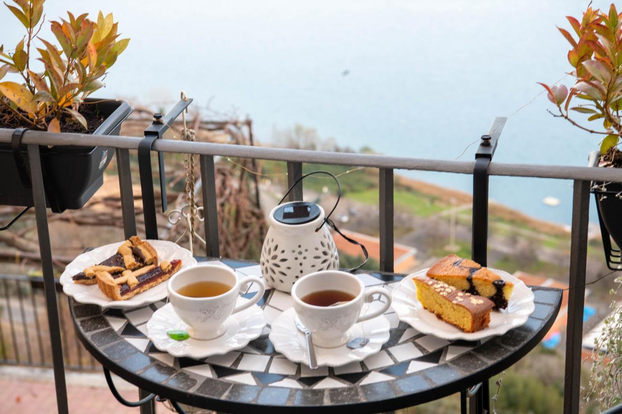 B&B Carpe Diem Vista Lago กัสเตลกันดอลโฟ ภายนอก รูปภาพ