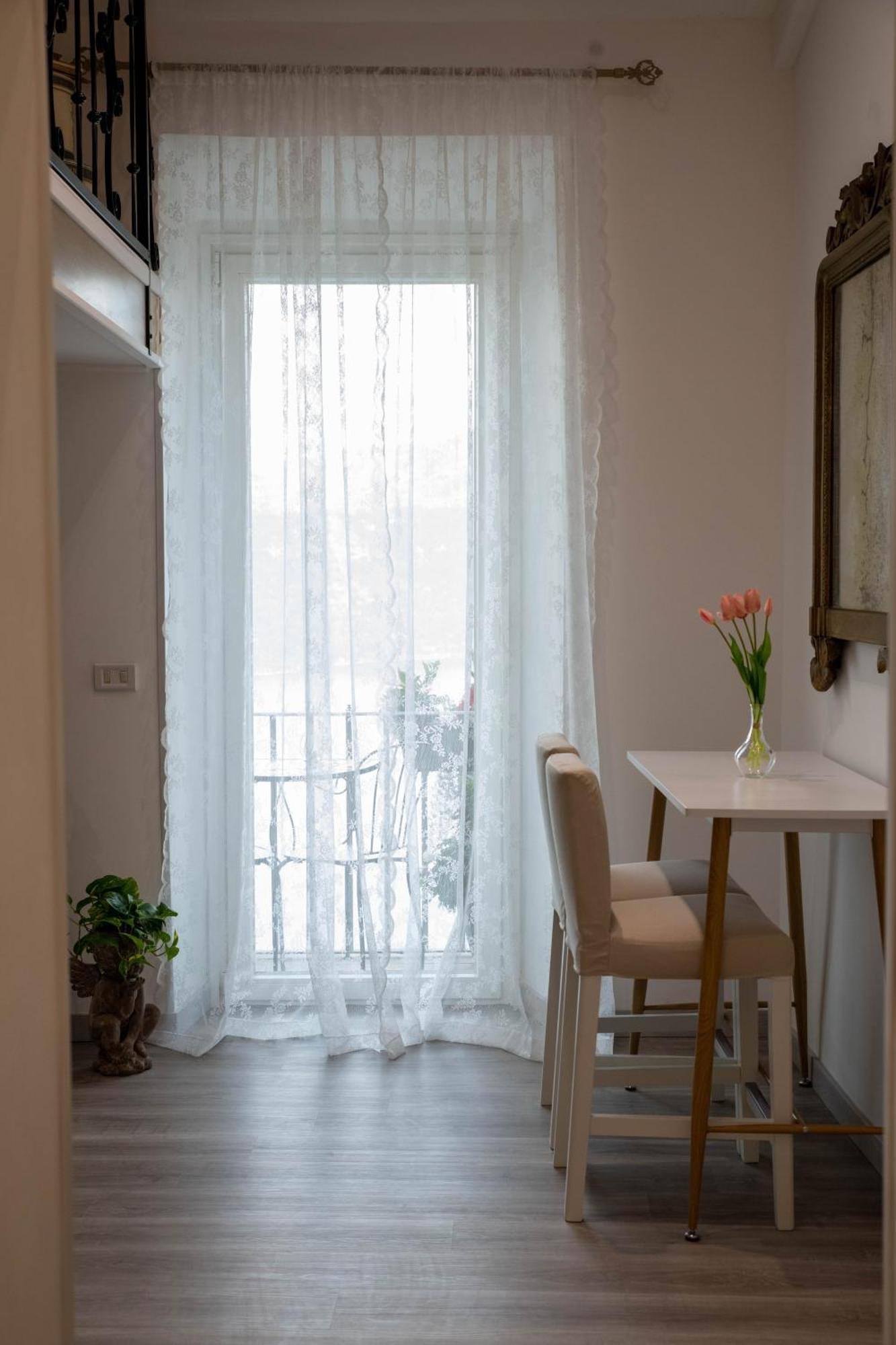 B&B Carpe Diem Vista Lago กัสเตลกันดอลโฟ ภายนอก รูปภาพ